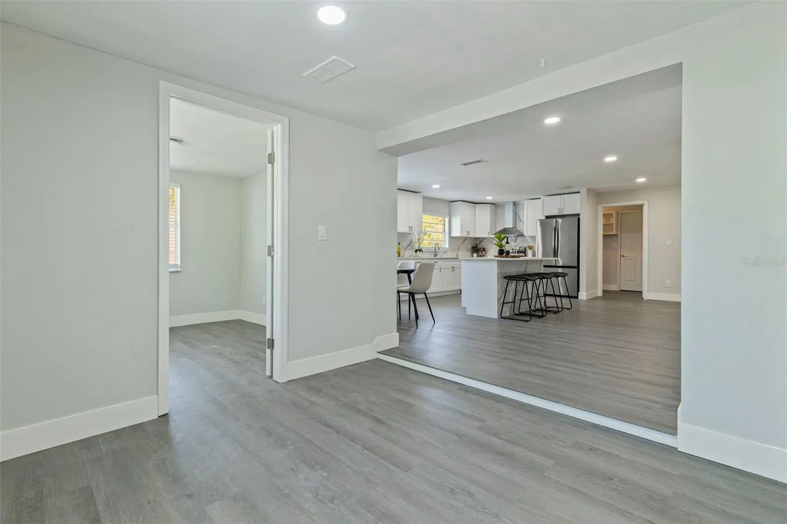 834 RIVERSIDE DR