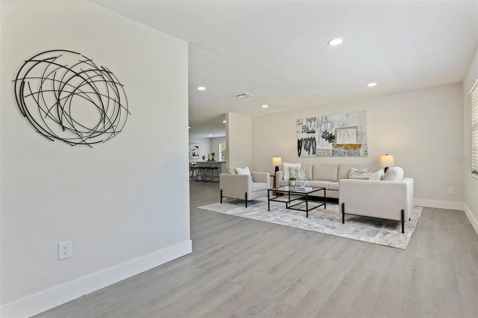 834 RIVERSIDE DR