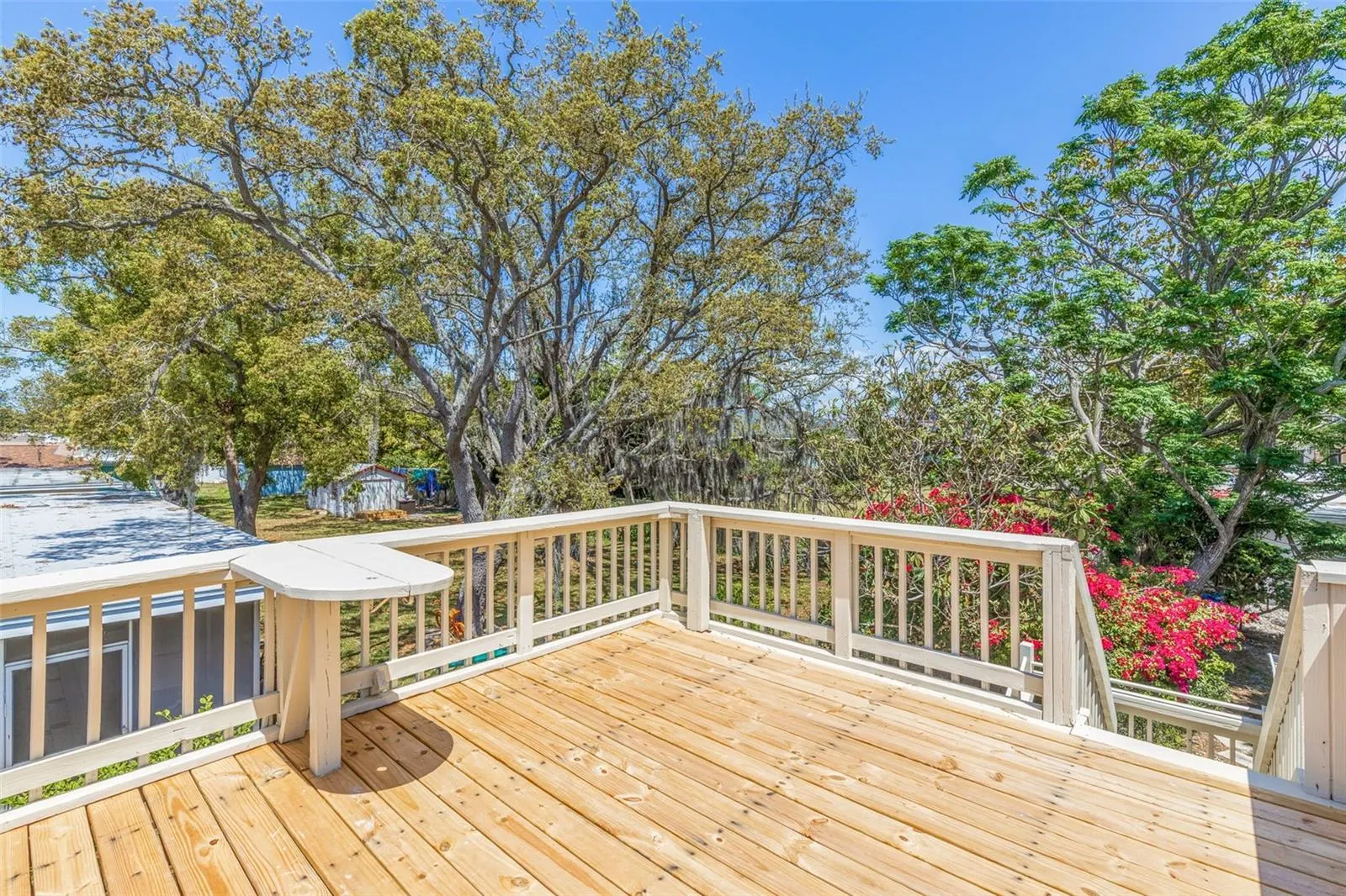 834 RIVERSIDE DR