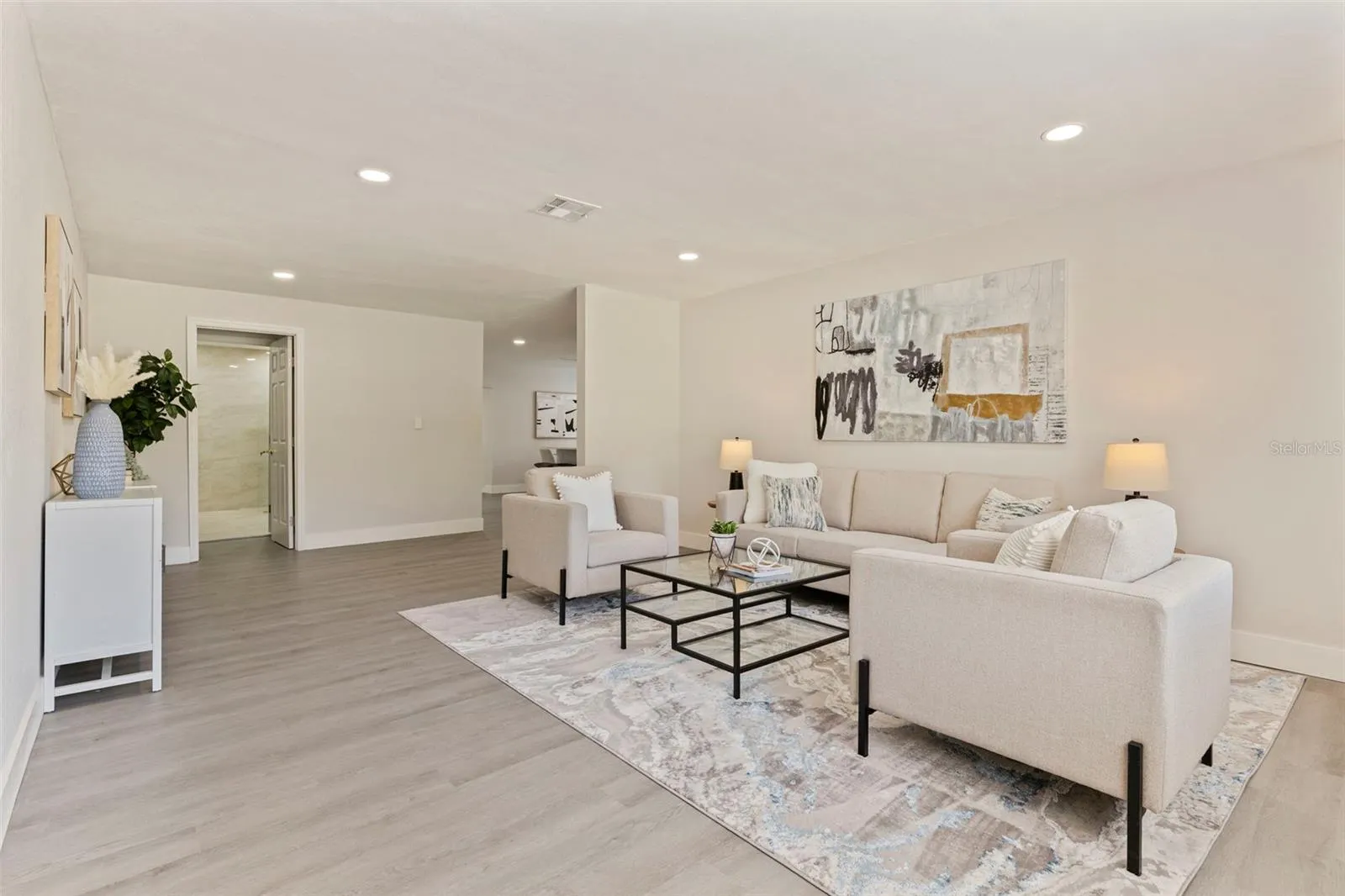834 RIVERSIDE DR