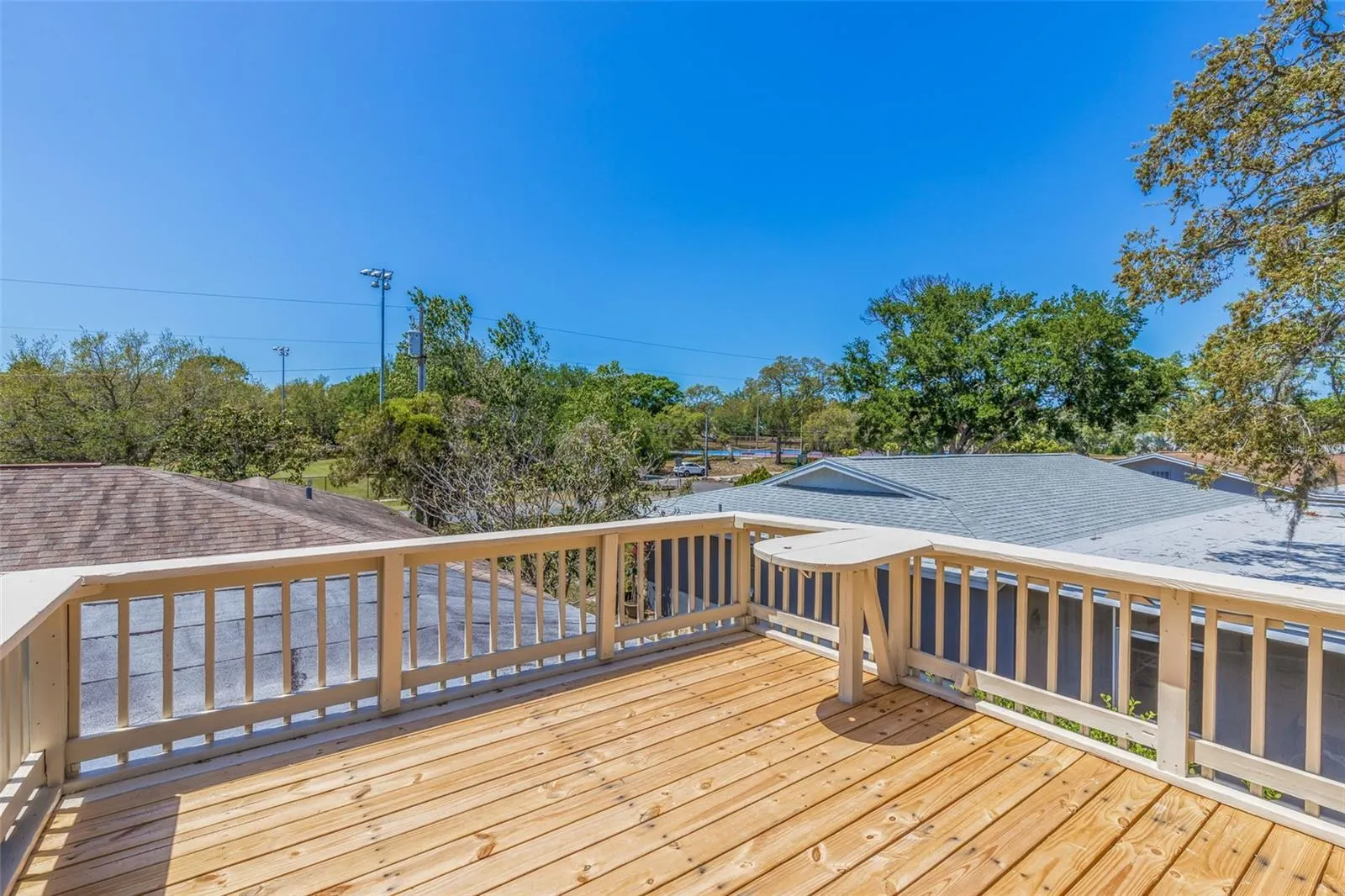 834 RIVERSIDE DR