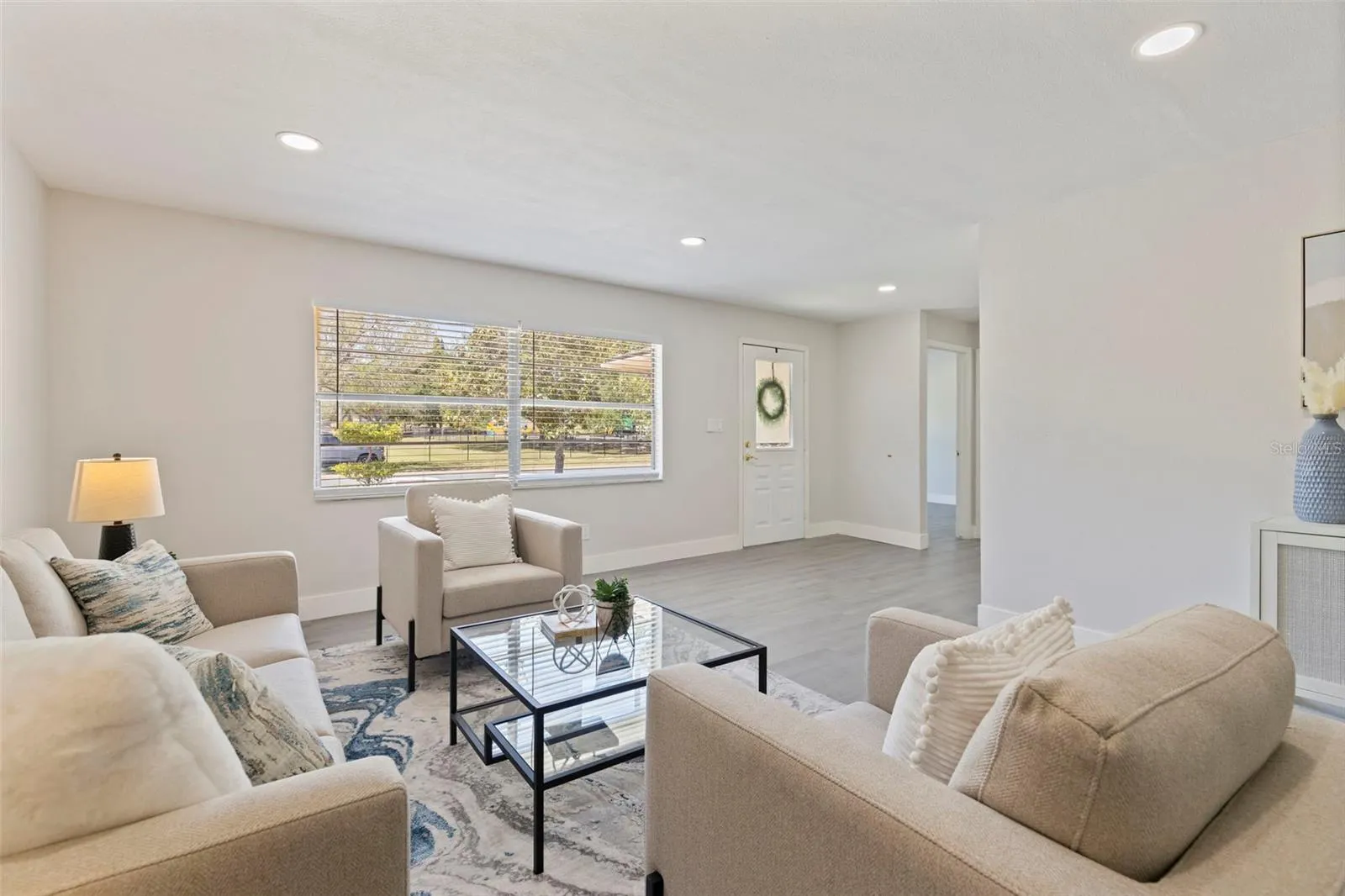 834 RIVERSIDE DR
