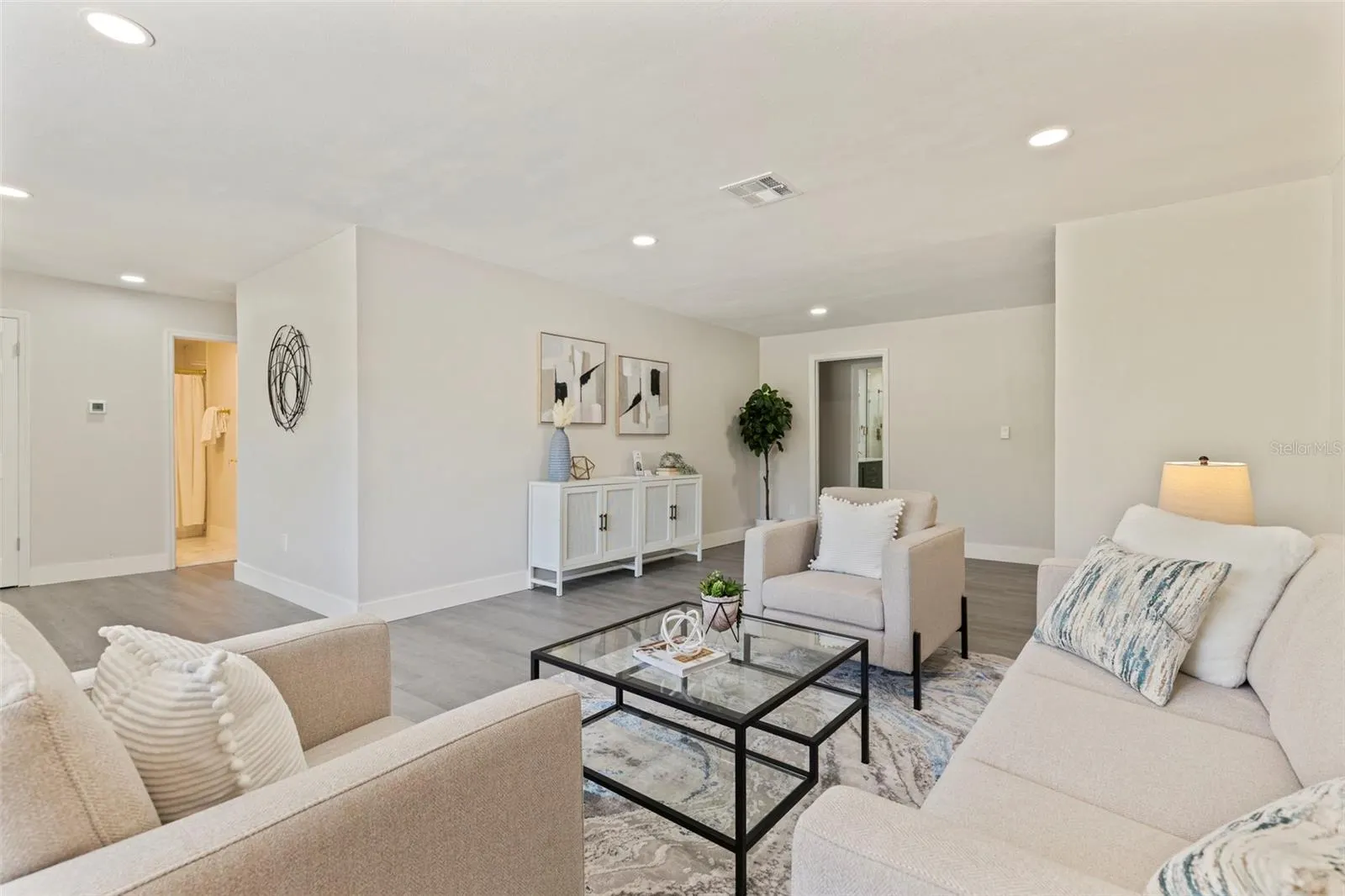 834 RIVERSIDE DR