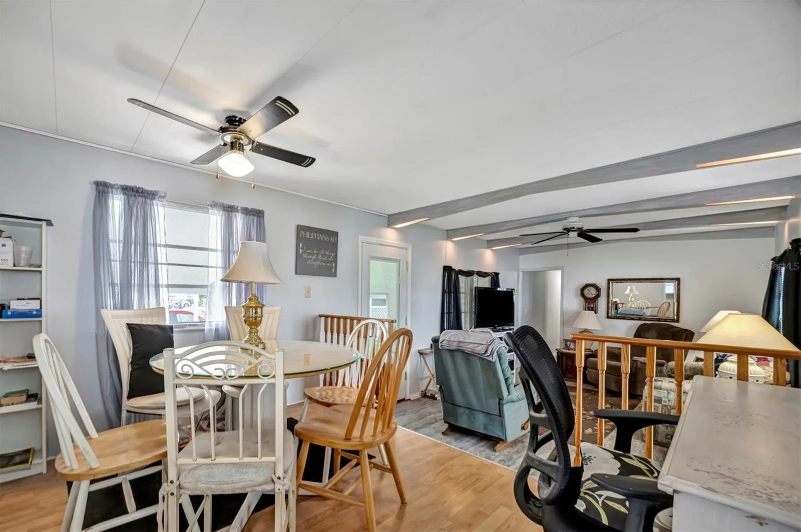122 E SAINT ANNES CIR