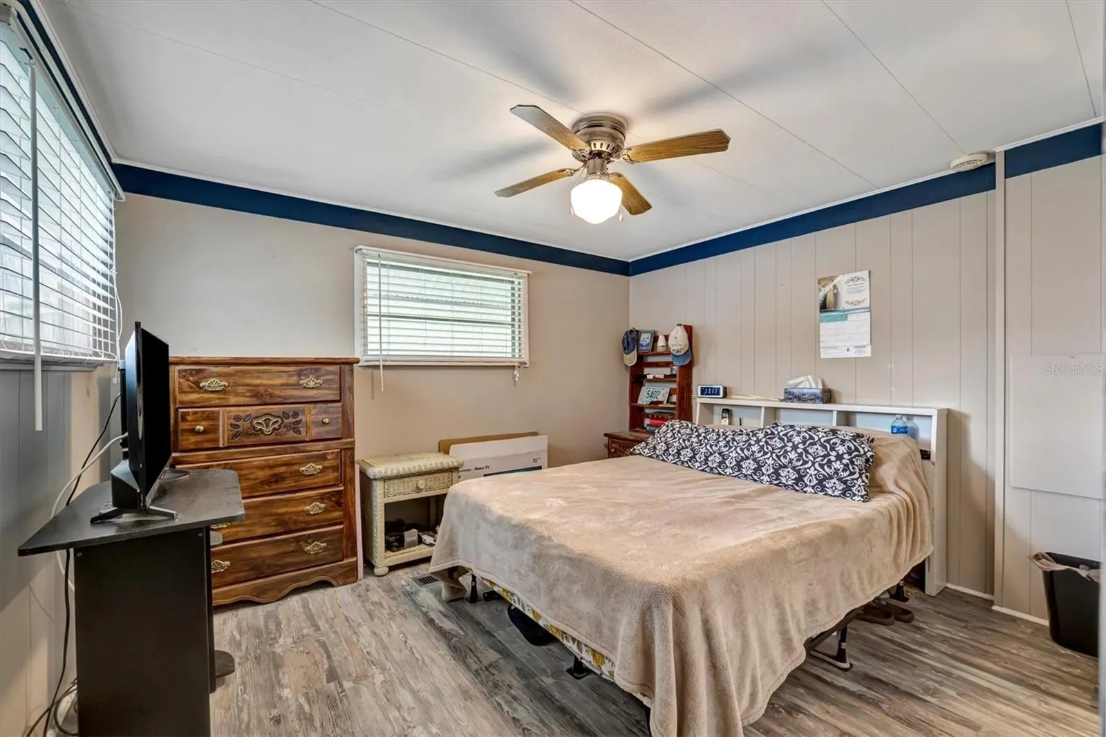 122 E SAINT ANNES CIR