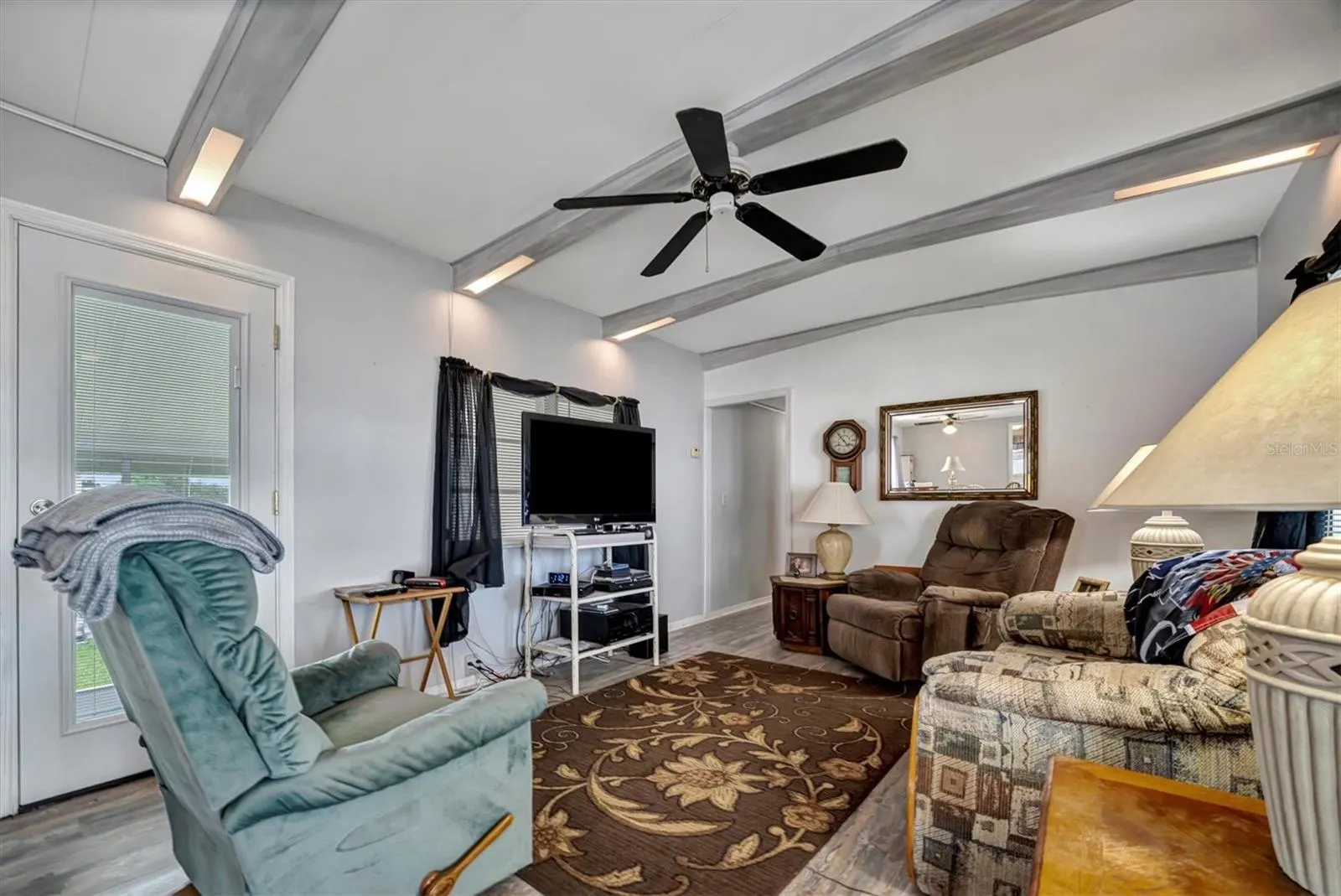 122 E SAINT ANNES CIR