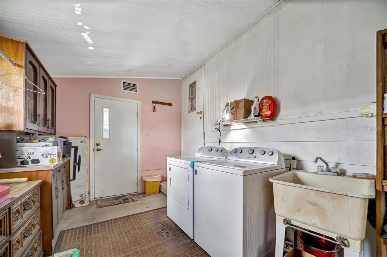 122 E SAINT ANNES CIR