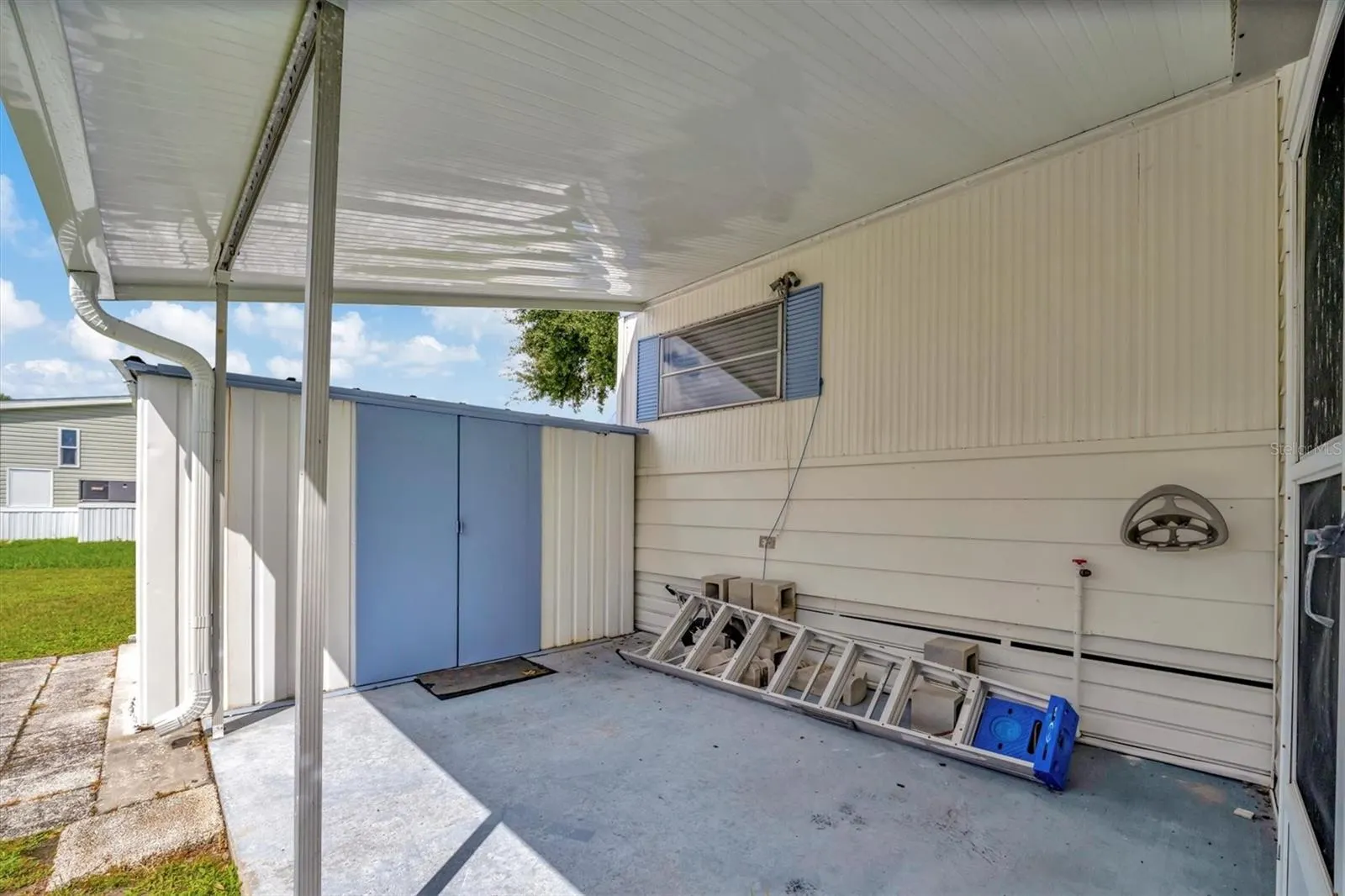 122 E SAINT ANNES CIR