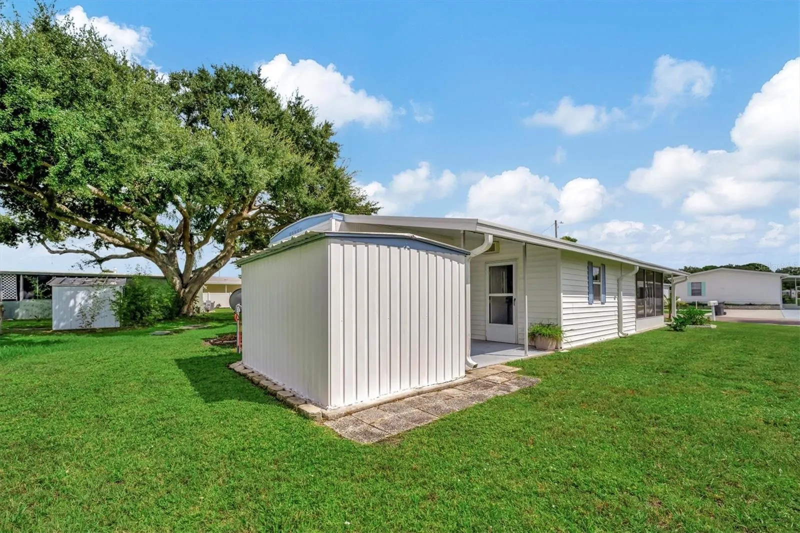 122 E SAINT ANNES CIR
