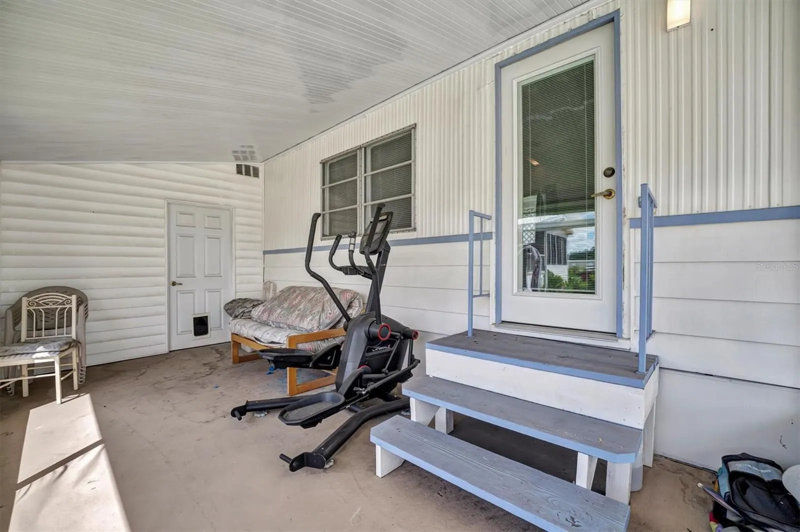 122 E SAINT ANNES CIR