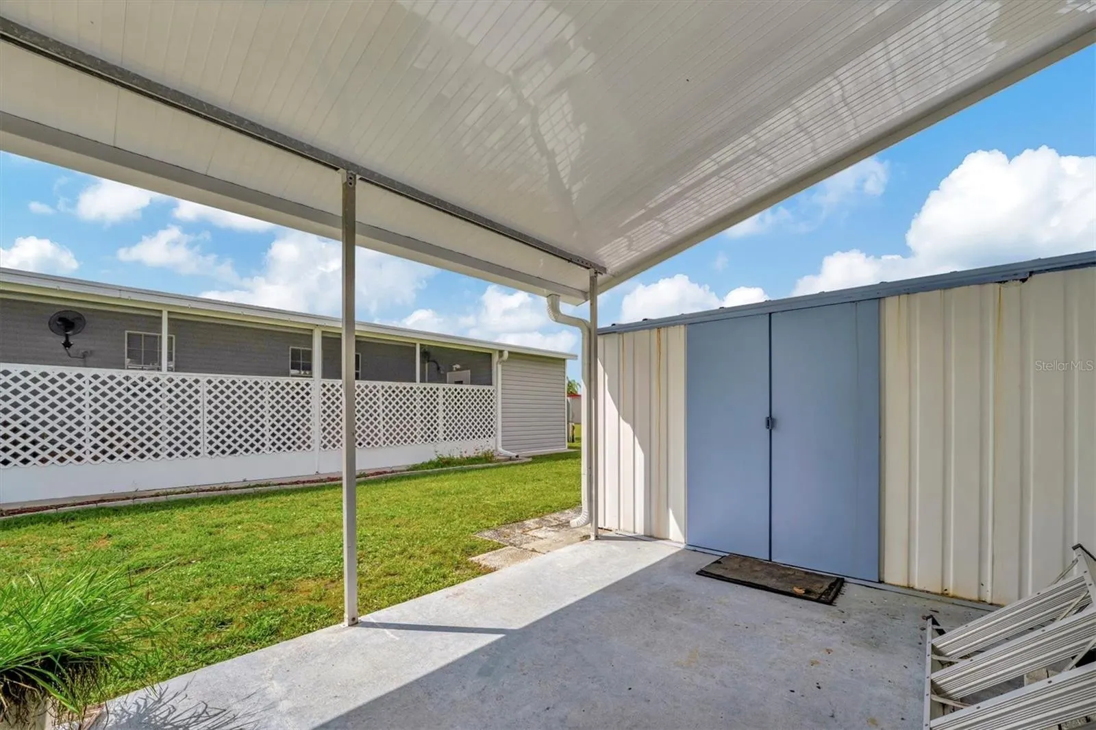 122 E SAINT ANNES CIR