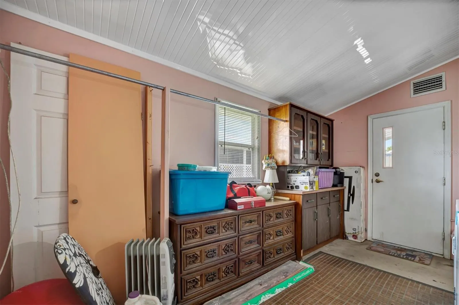 122 E SAINT ANNES CIR