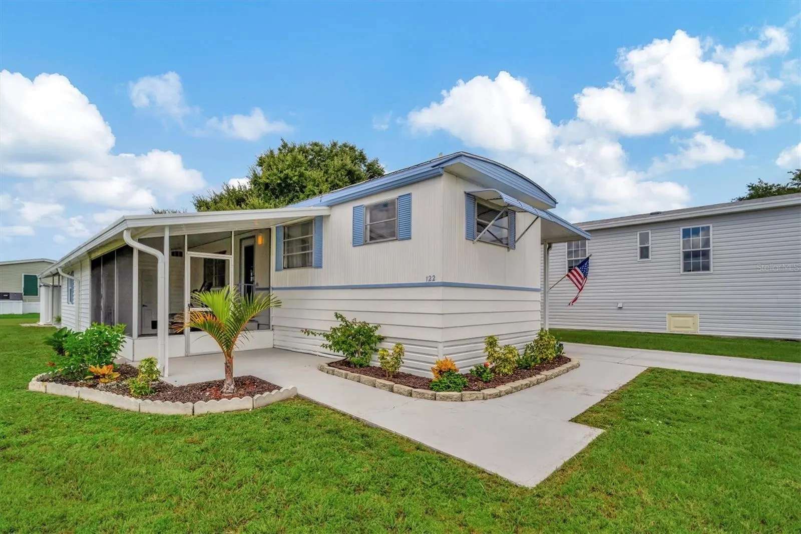 122 E SAINT ANNES CIR