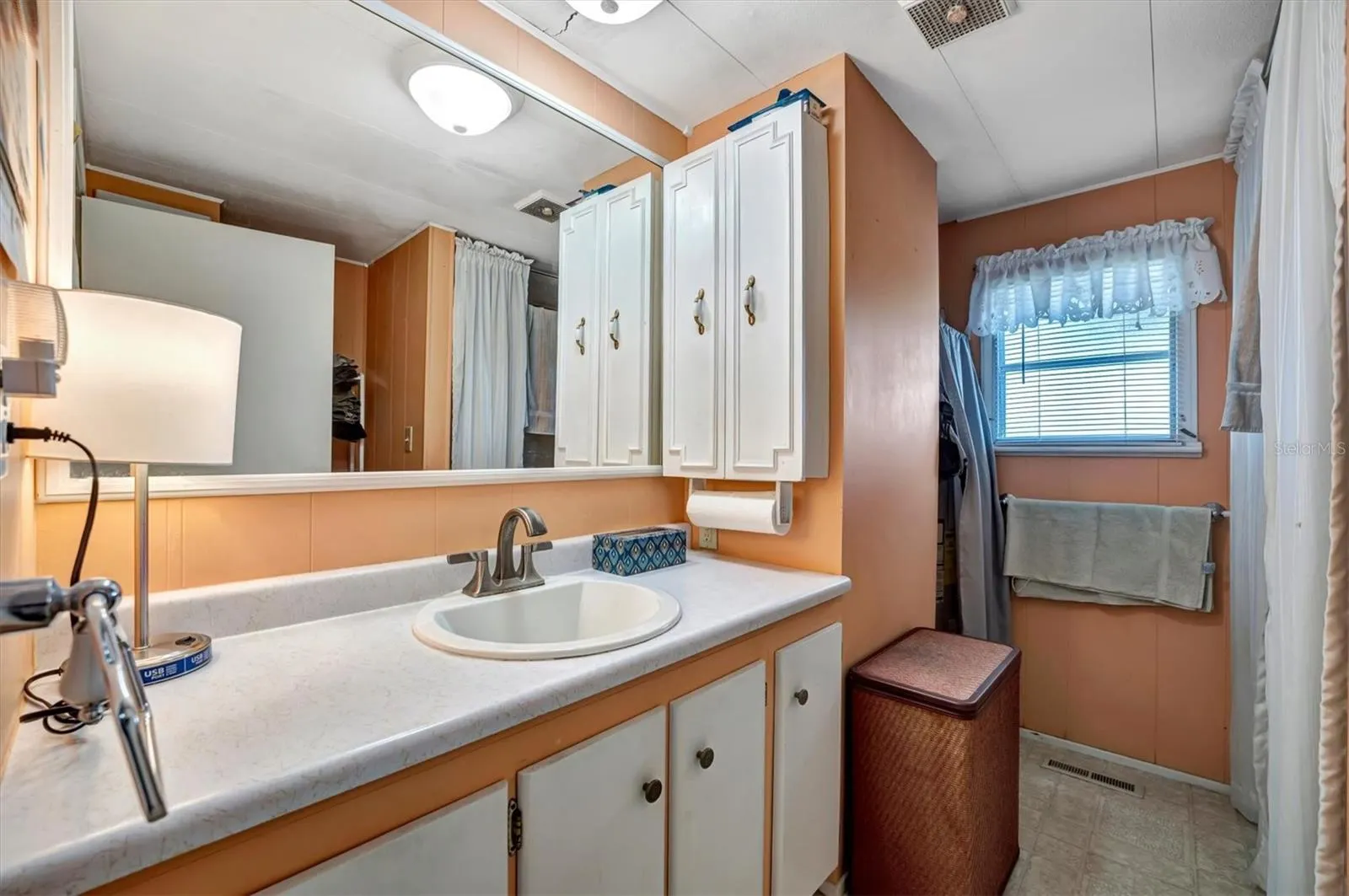 122 E SAINT ANNES CIR