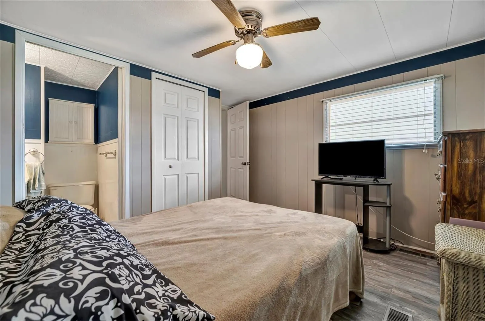 122 E SAINT ANNES CIR