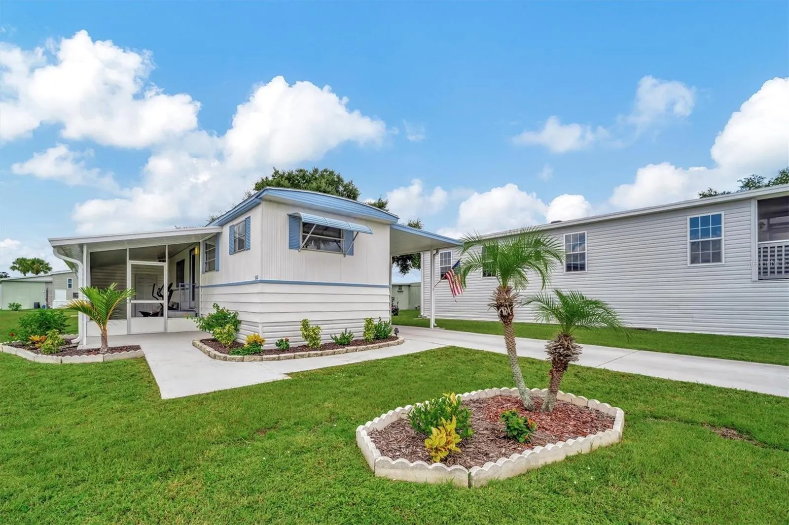 122 E SAINT ANNES CIR