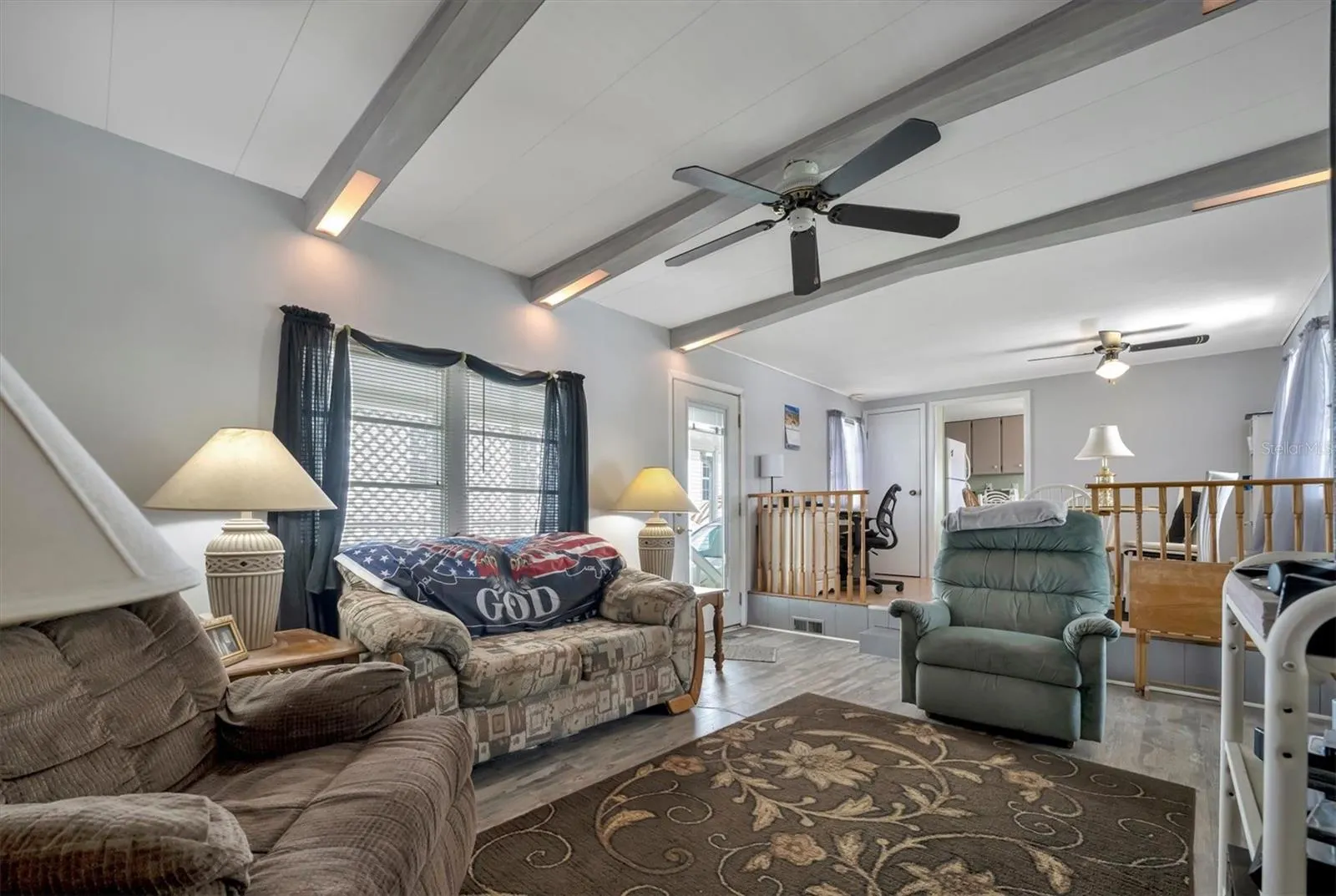 122 E SAINT ANNES CIR