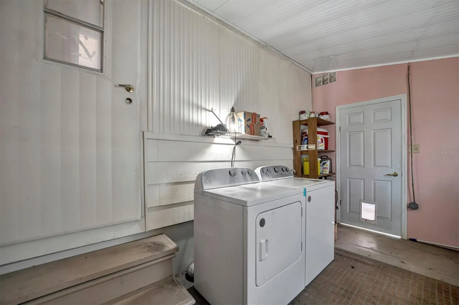 122 E SAINT ANNES CIR