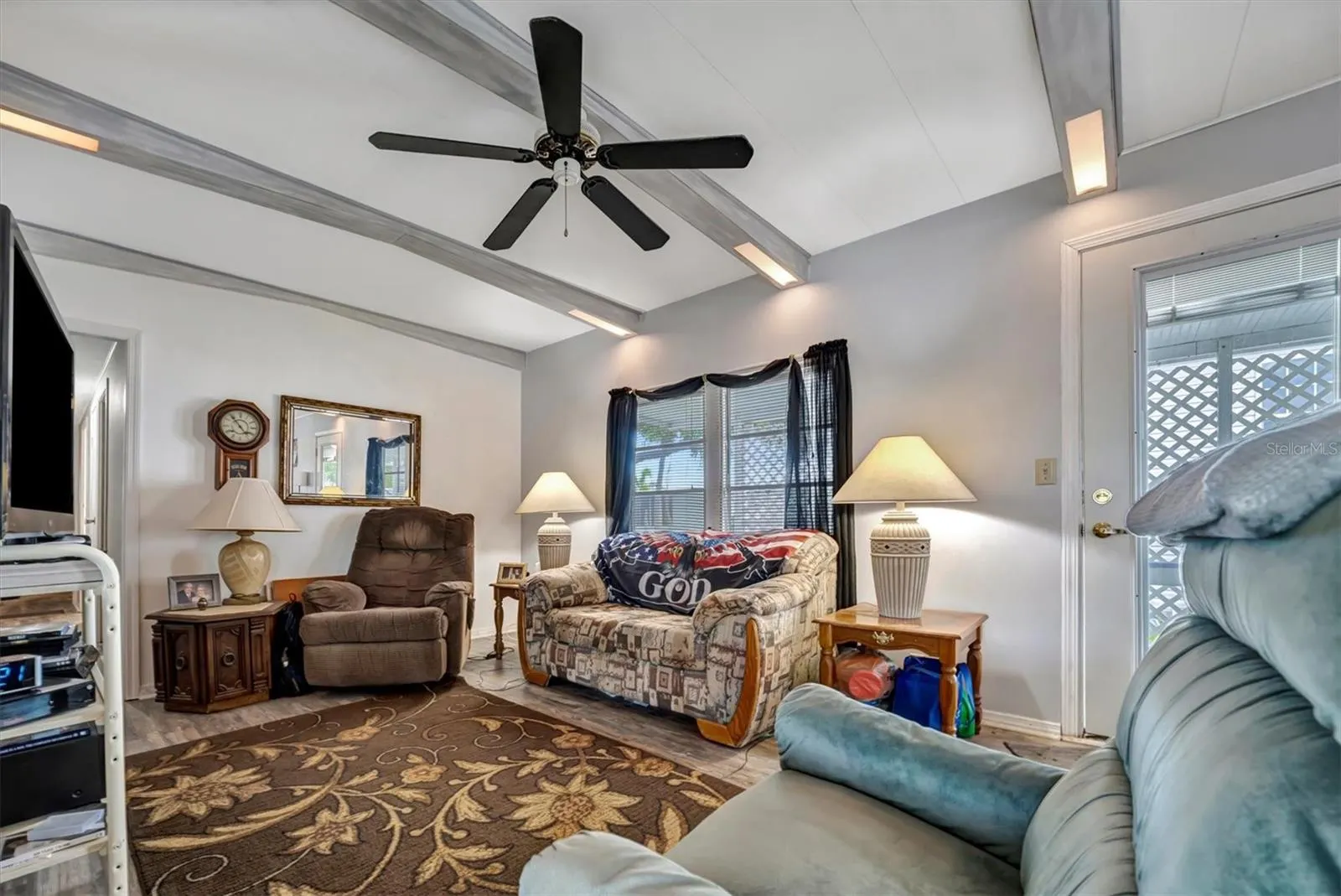 122 E SAINT ANNES CIR