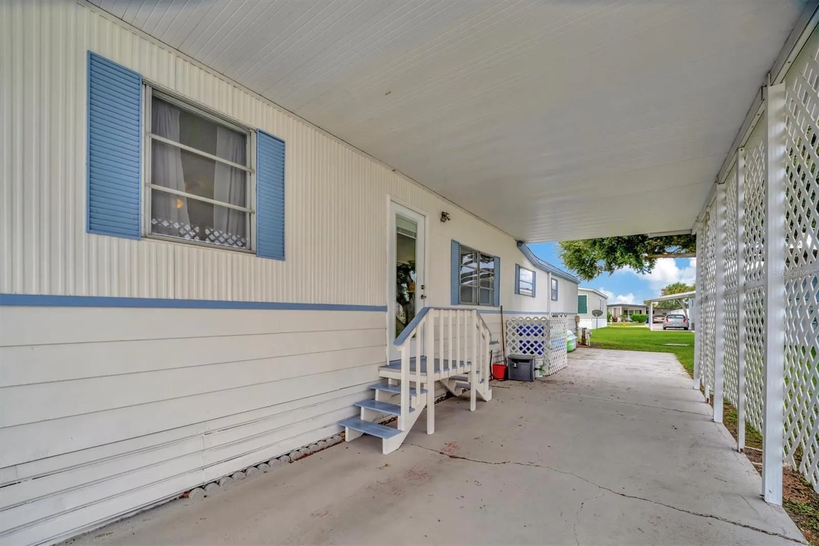 122 E SAINT ANNES CIR