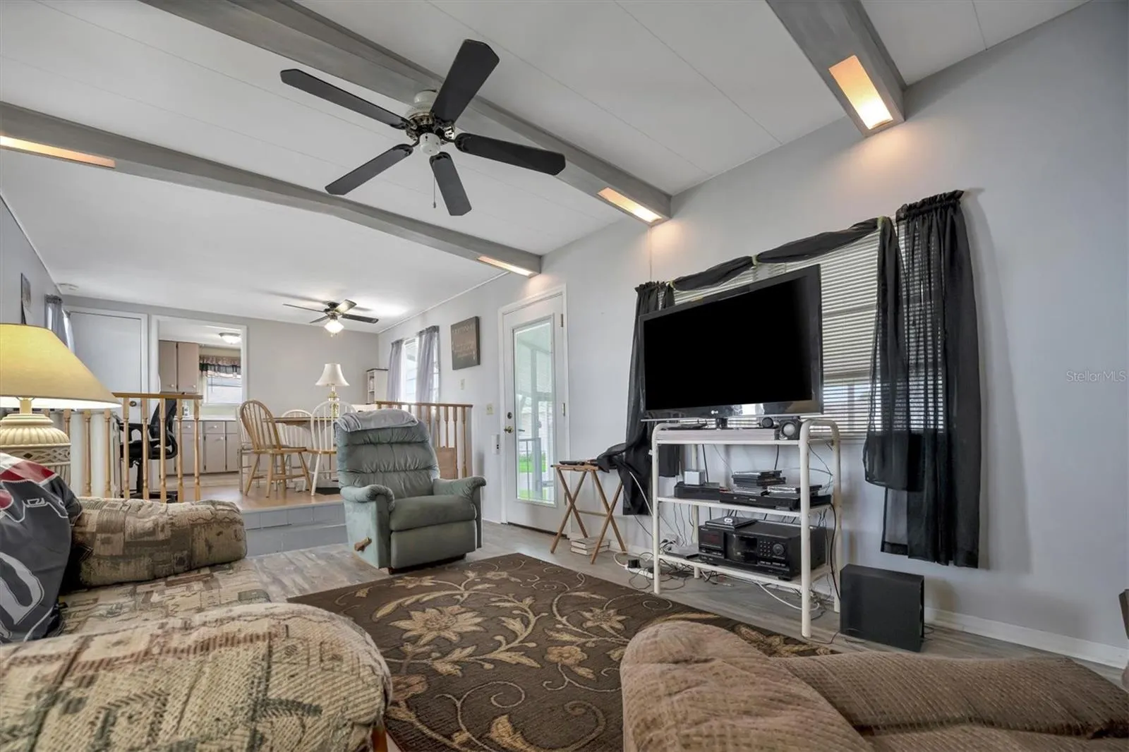 122 E SAINT ANNES CIR