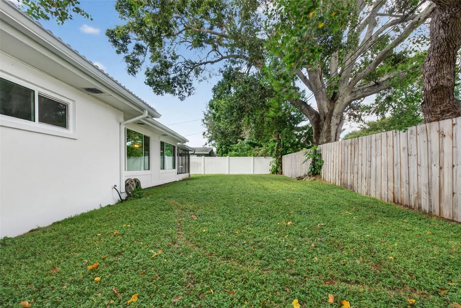 1431 DOUGLAS DR