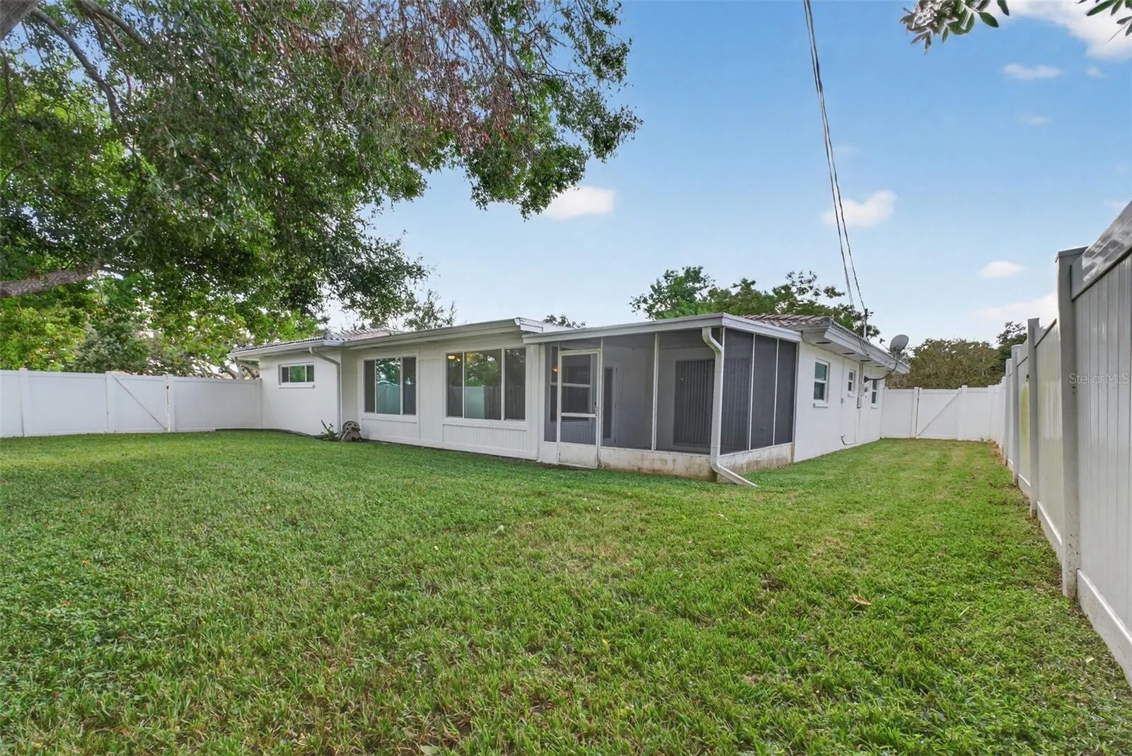 1431 DOUGLAS DR