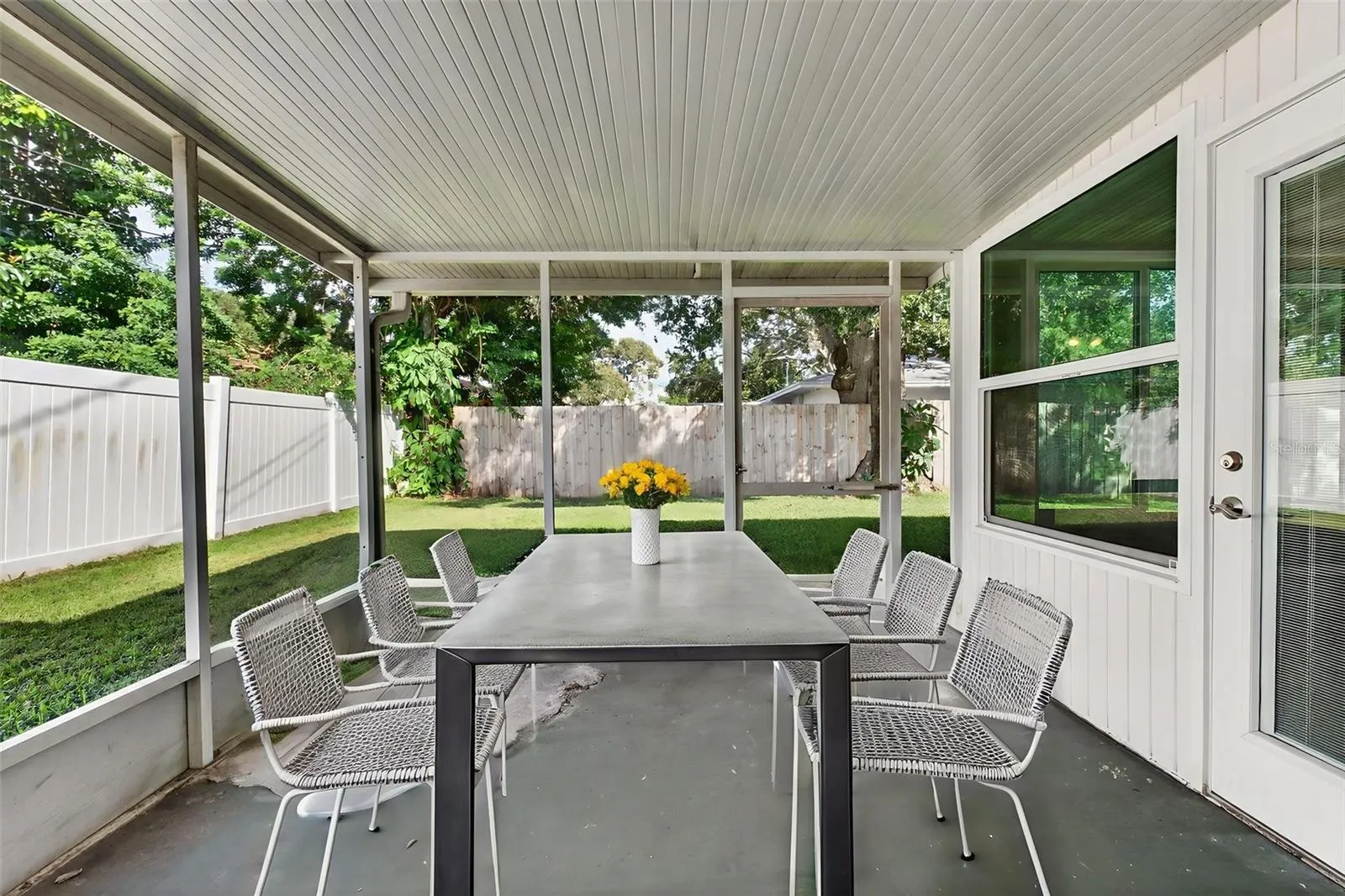 1431 DOUGLAS DR