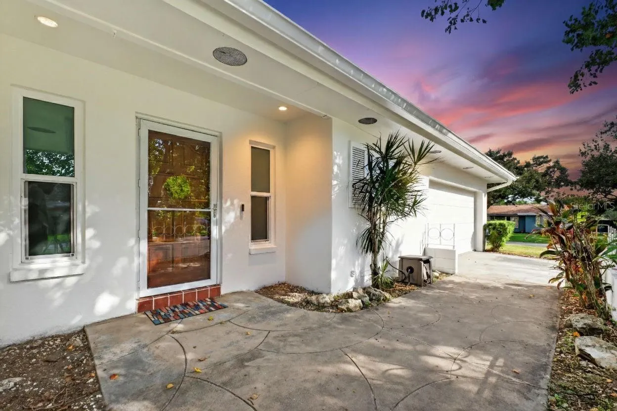 1431 DOUGLAS DR