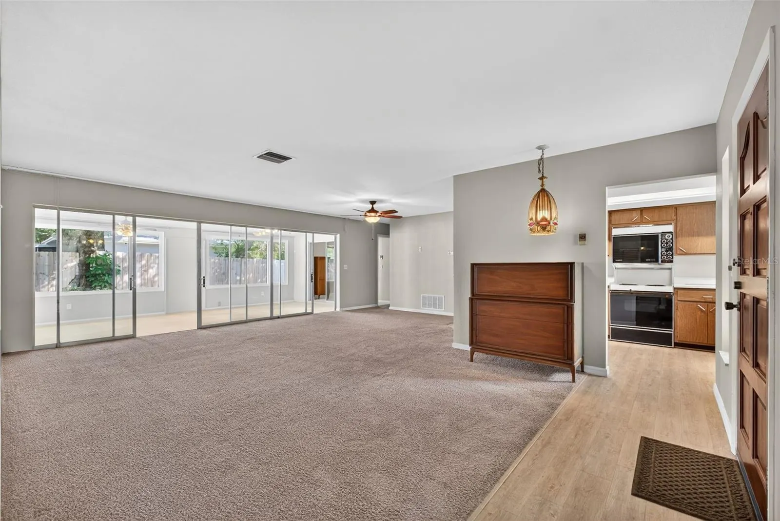 1431 DOUGLAS DR