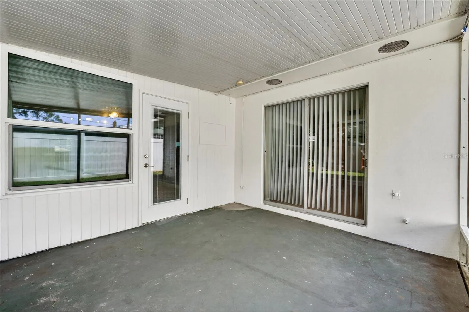 1431 DOUGLAS DR