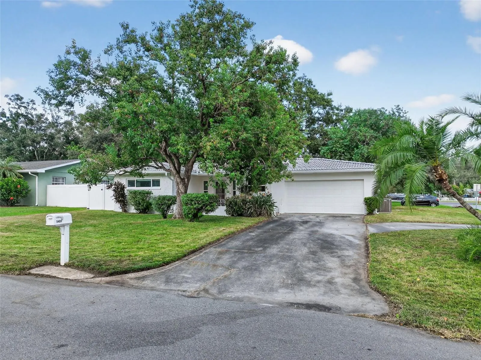 1431 DOUGLAS DR