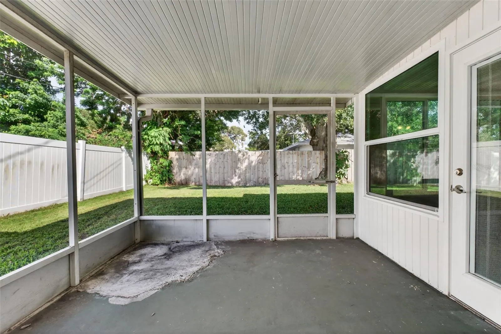 1431 DOUGLAS DR