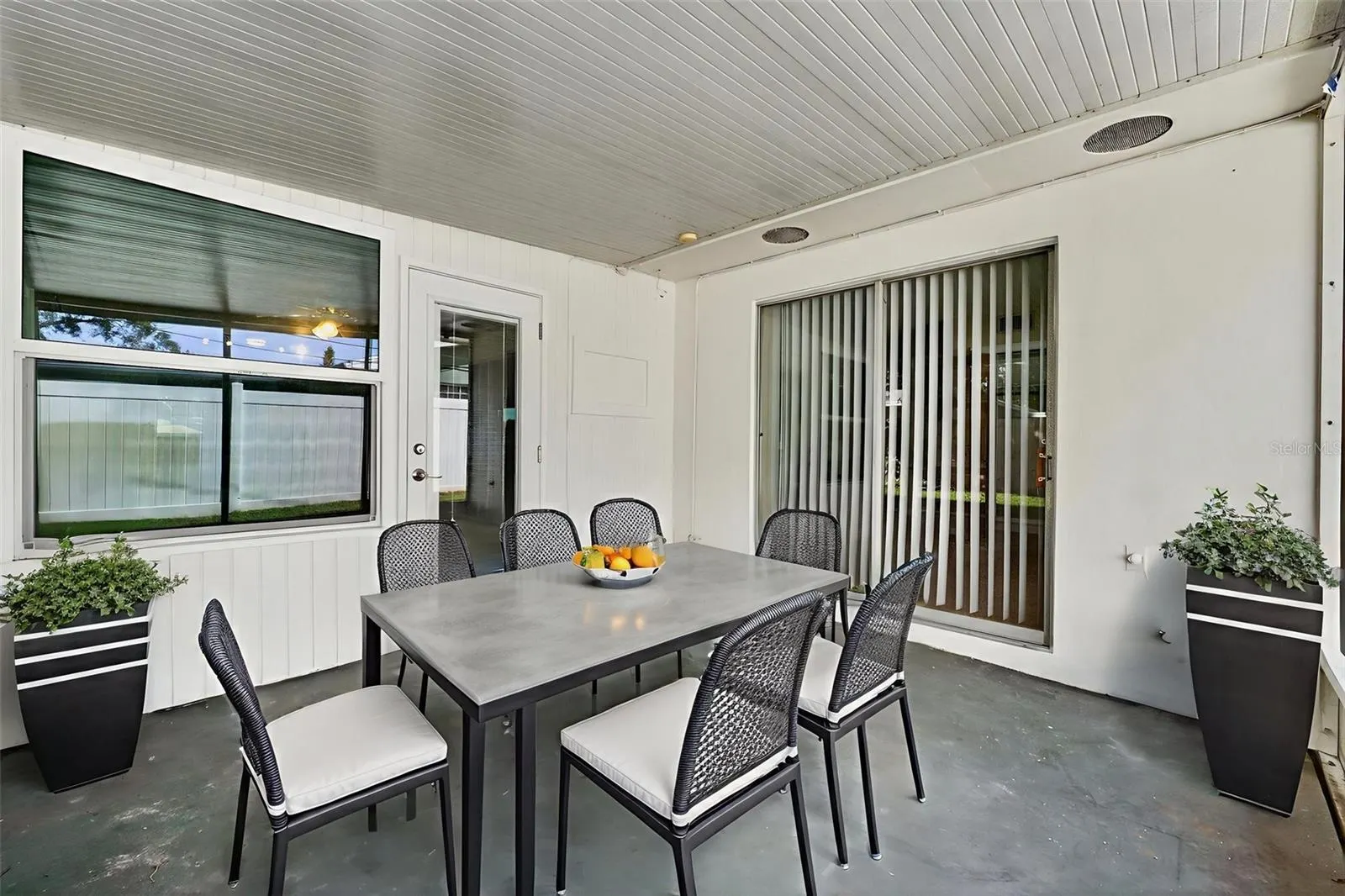 1431 DOUGLAS DR