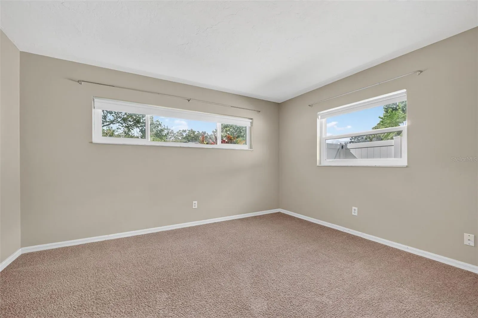 1431 DOUGLAS DR