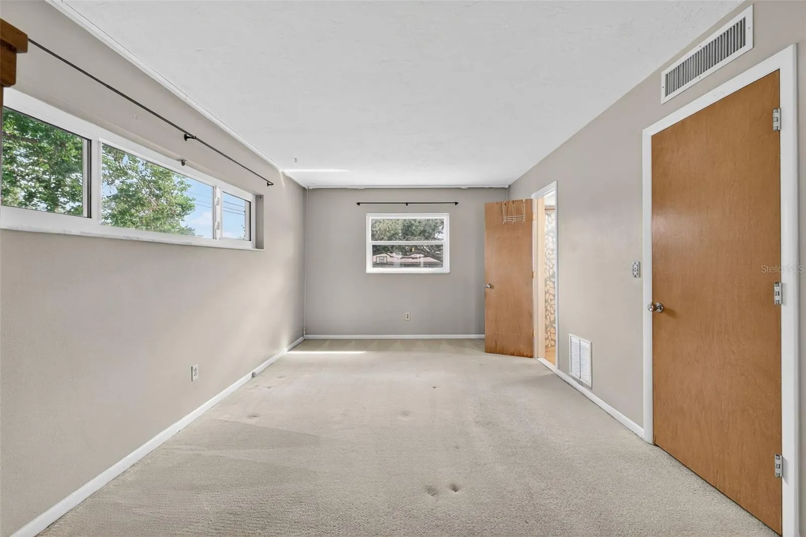 1431 DOUGLAS DR