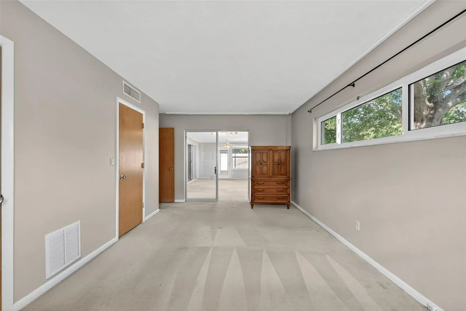 1431 DOUGLAS DR