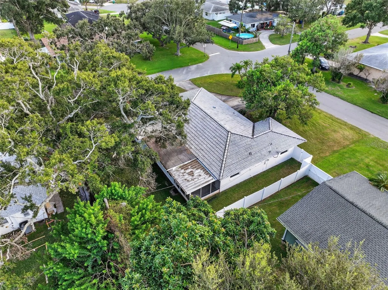 1431 DOUGLAS DR