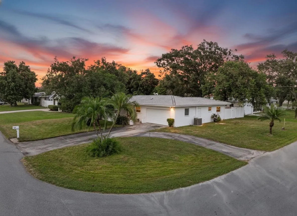 1431 DOUGLAS DR
