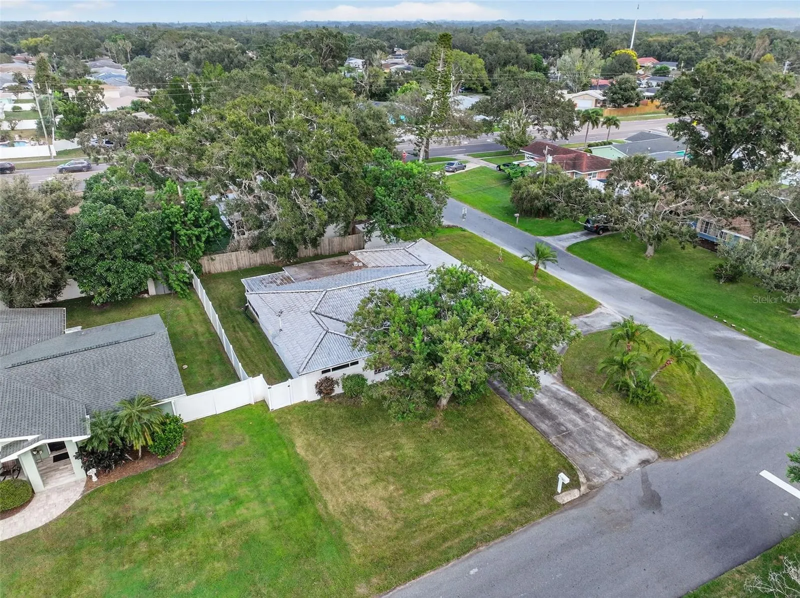 1431 DOUGLAS DR