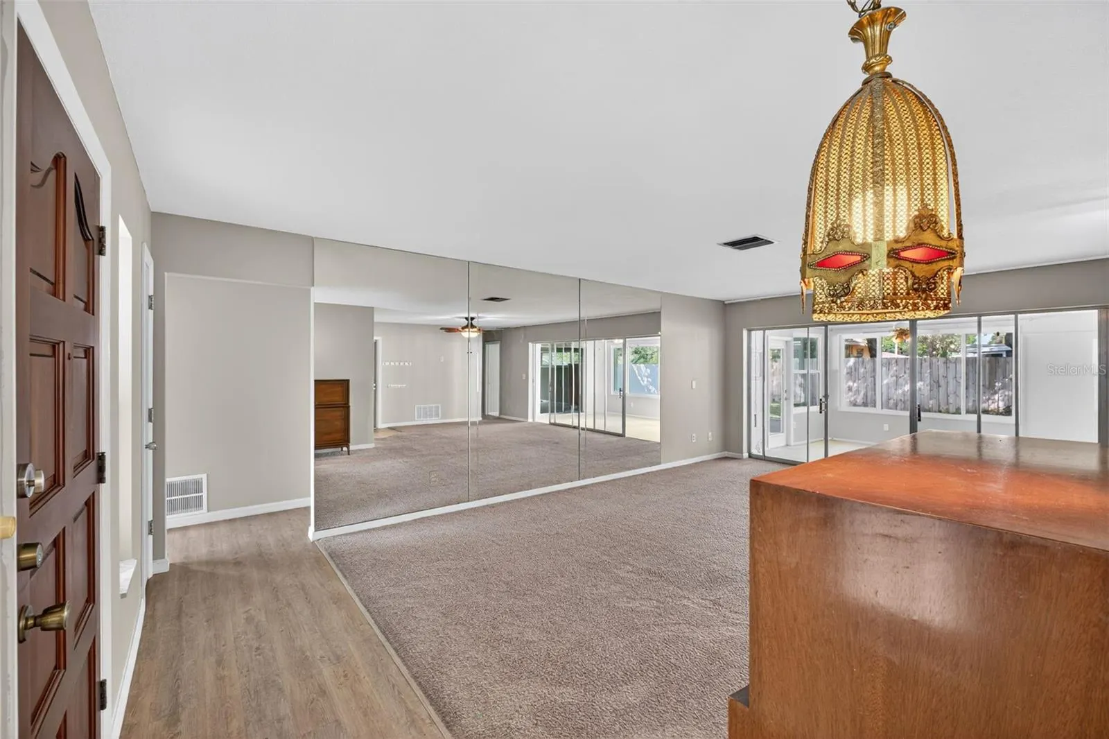 1431 DOUGLAS DR
