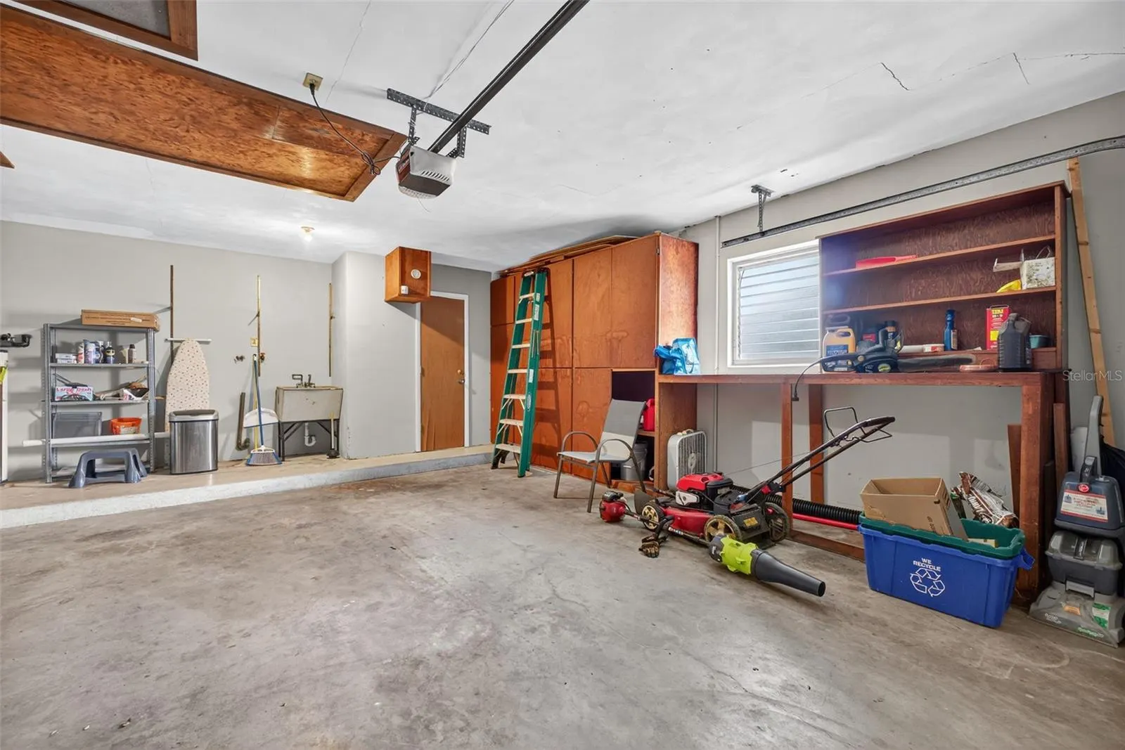 1431 DOUGLAS DR