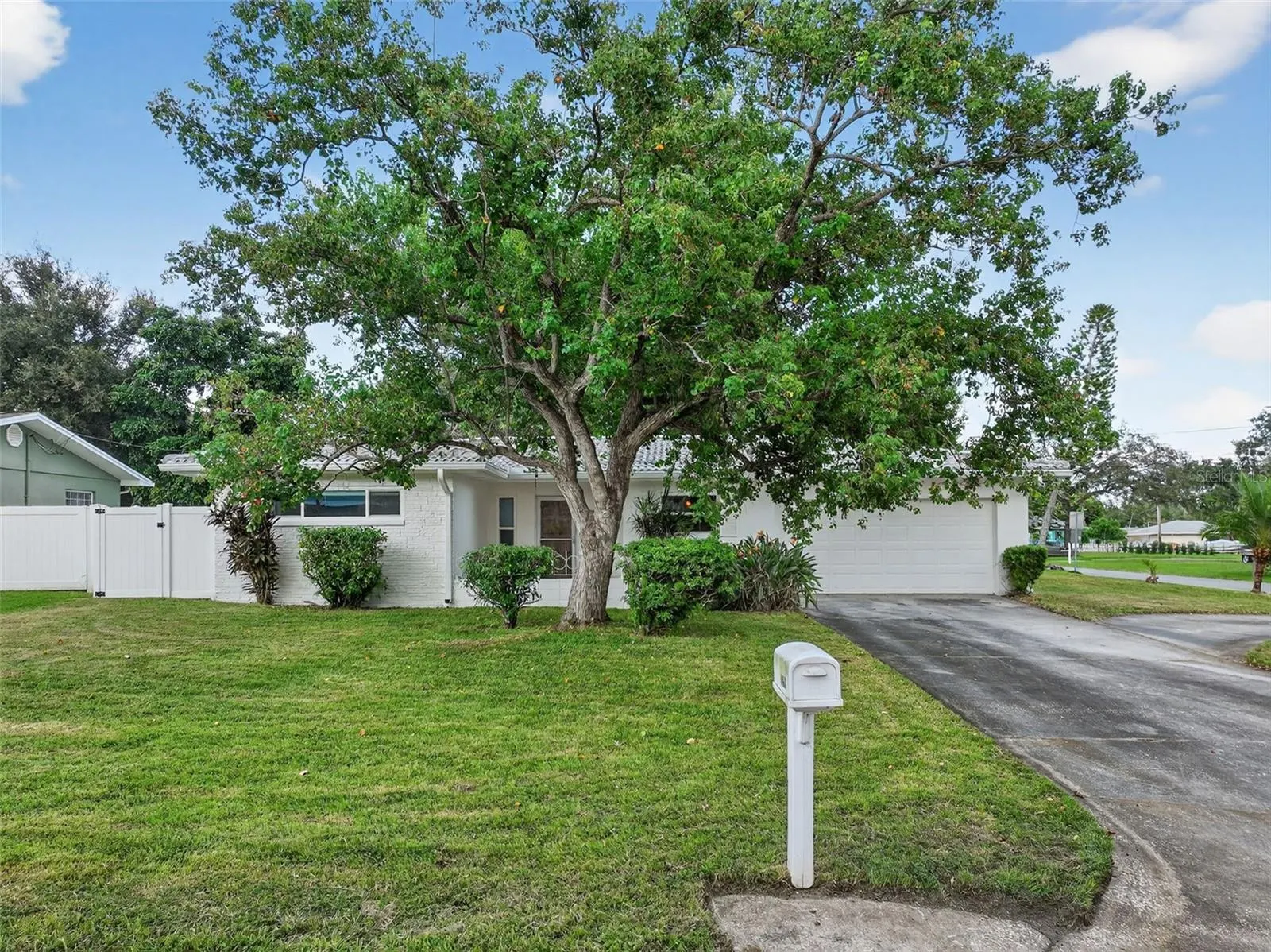 1431 DOUGLAS DR