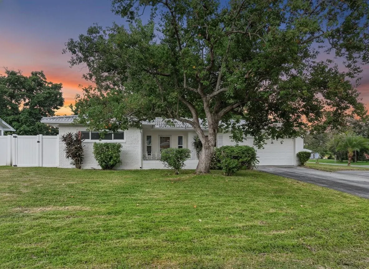 1431 DOUGLAS DR