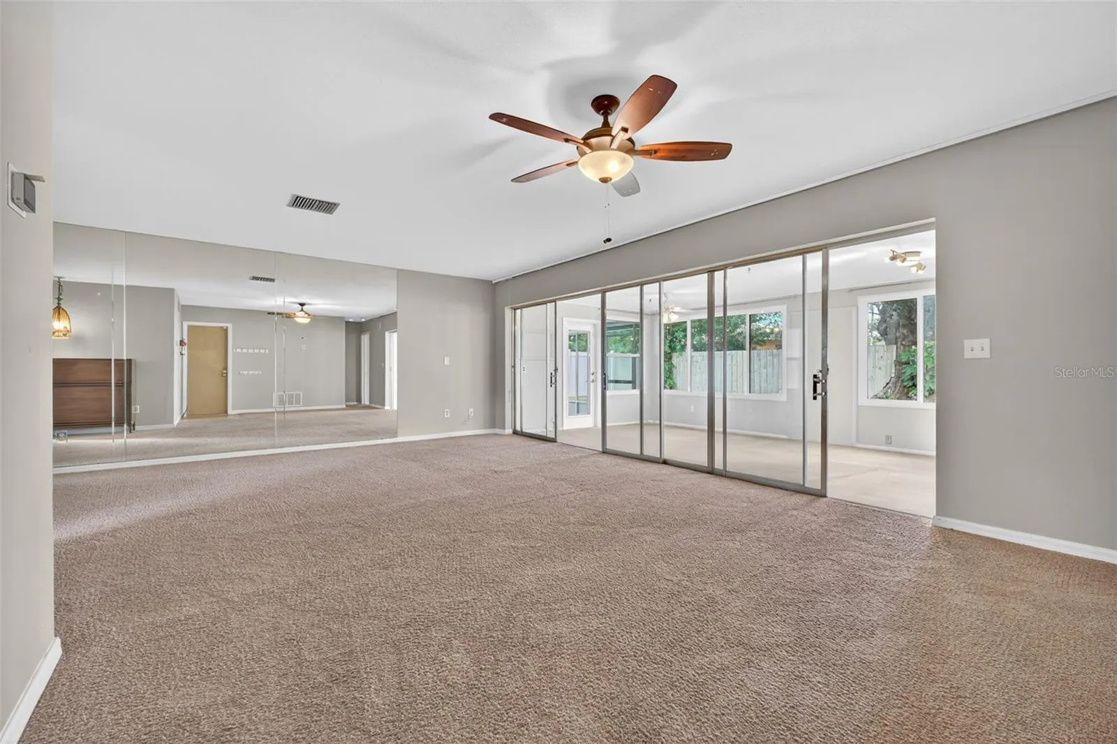 1431 DOUGLAS DR