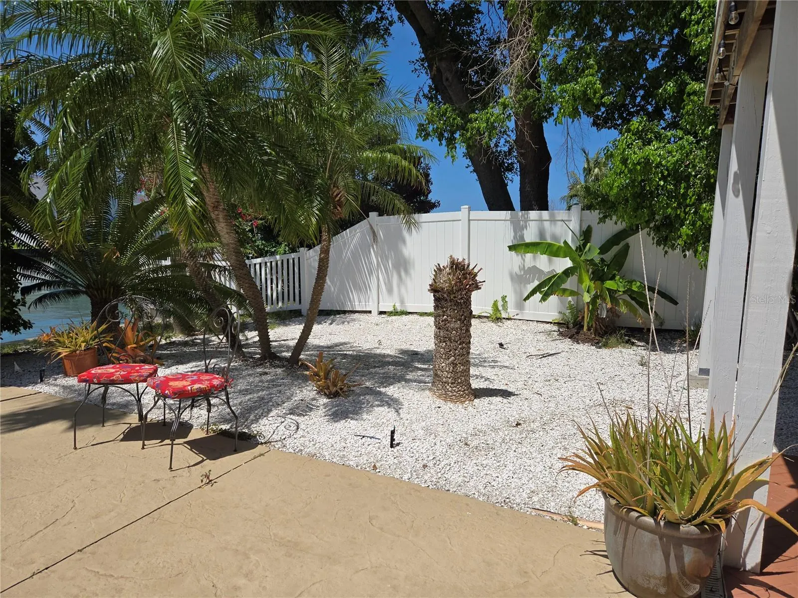 104 5TH ST E