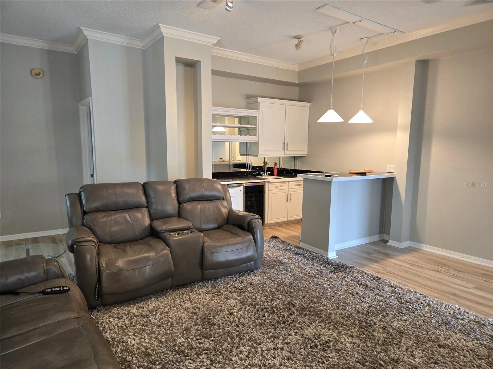 104 5TH ST E
