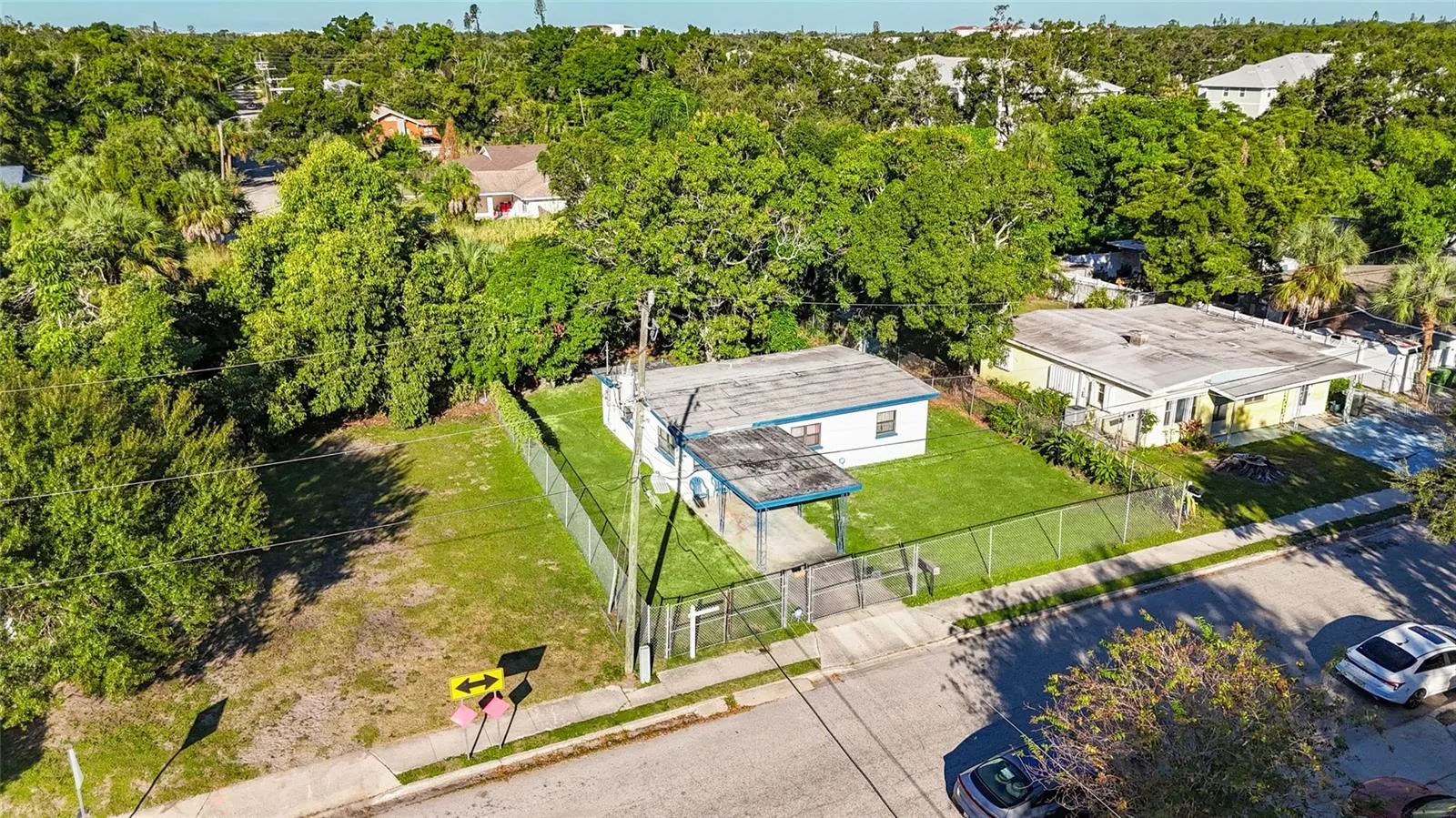 2105 LEON AVE