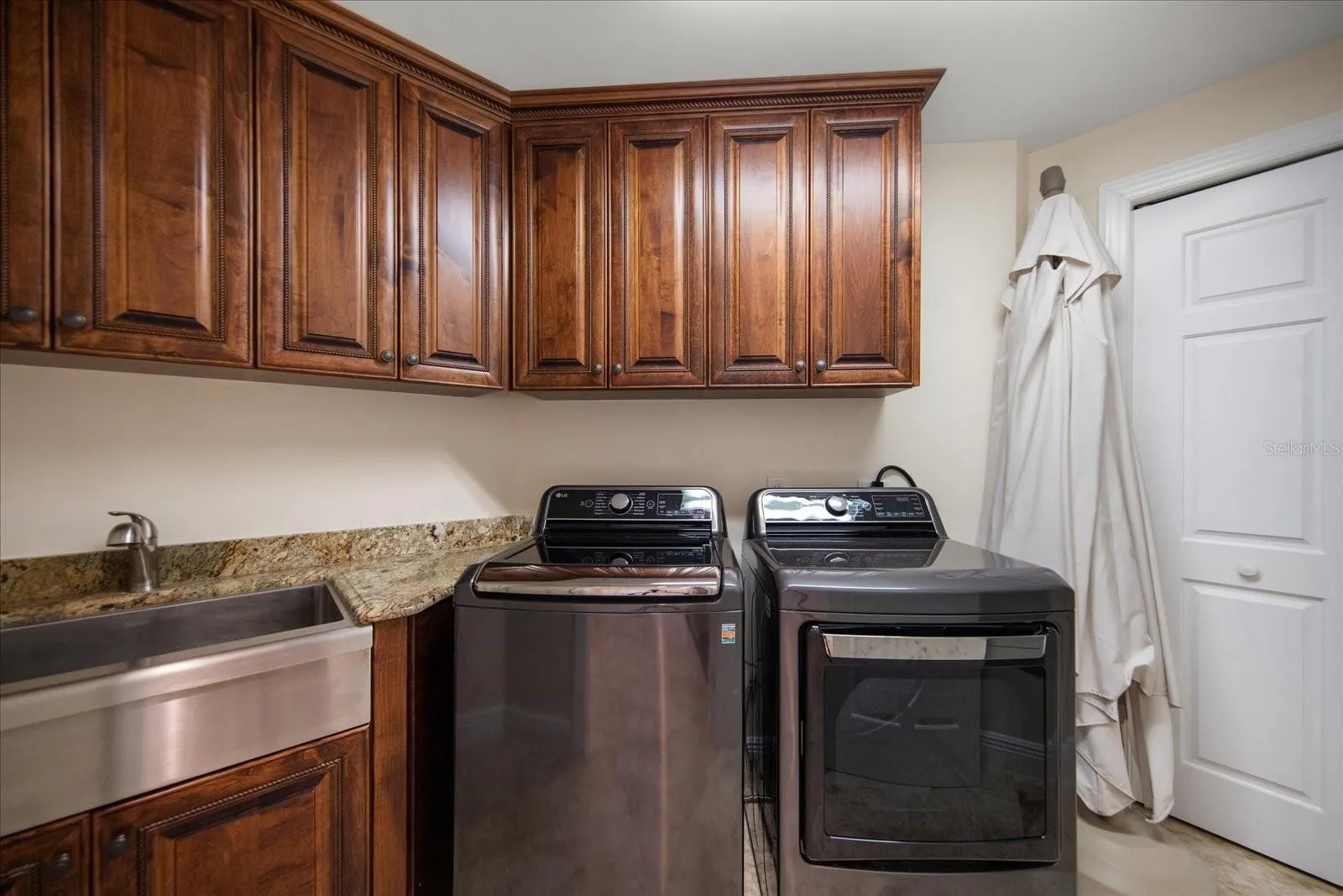 205 BRIGHTWATER DR #401, #401