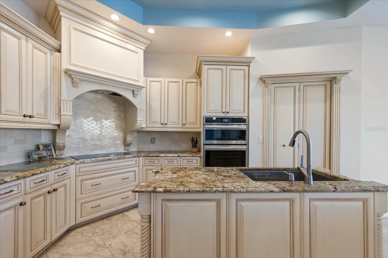 205 BRIGHTWATER DR #401, #401